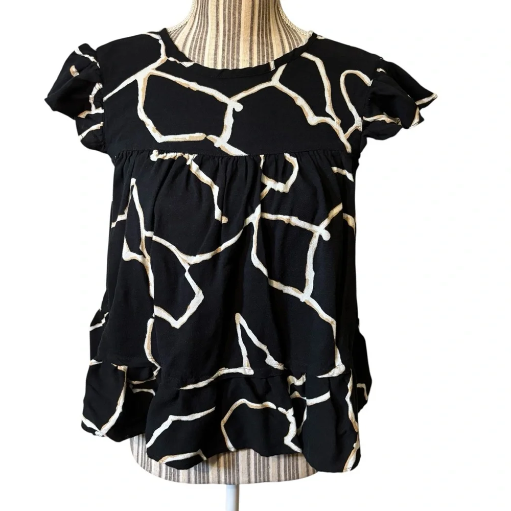 Who What Wear Top XS Black White Gold Abstract Short Sleeved Ruffle Blouse Rayon